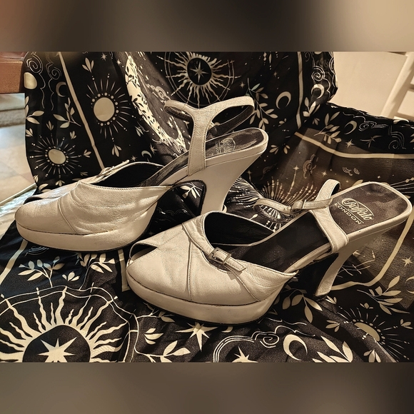 Buffalo London Shoes - Stylish White Peep-Toe Platform Heels